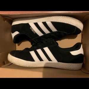 Adidas Gisselle sneaker size 4 youth same woman’s 6